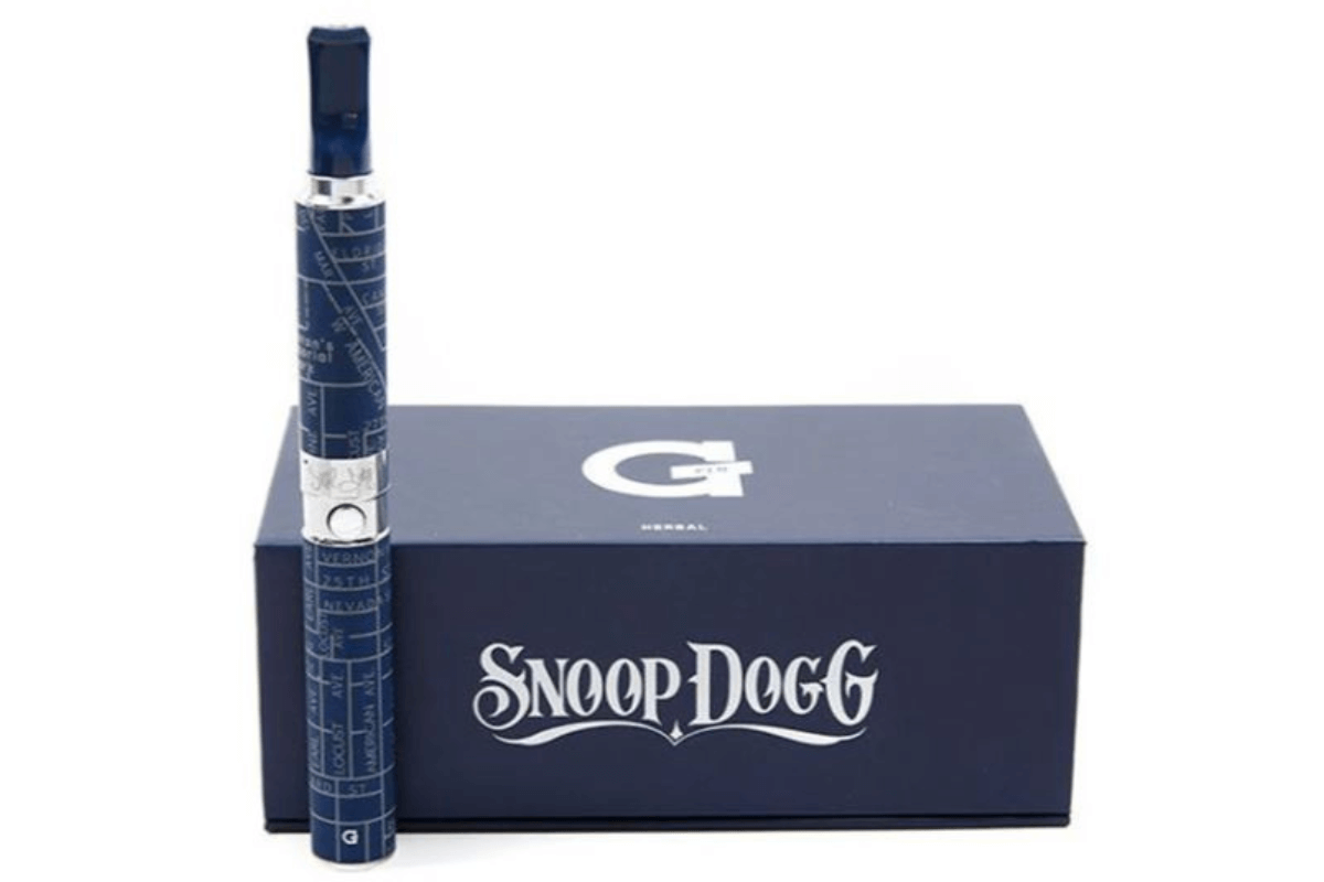 A Snoop Dogg branded herbal vaporizer and its packaging.