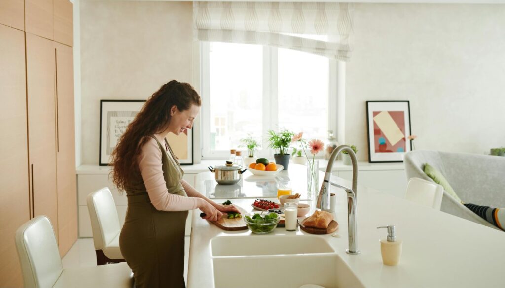 A table displaying various foods, with some marked as unsafe for pregnancy, alongside a healthy meal option.